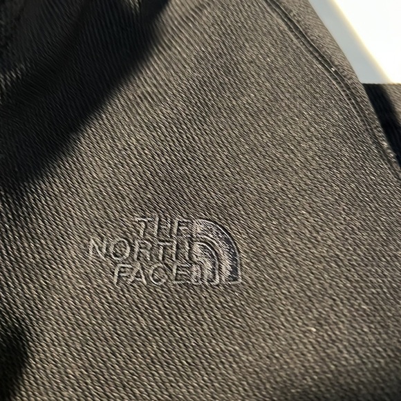 The North Face Pull Over Top - Picture 7 of 7